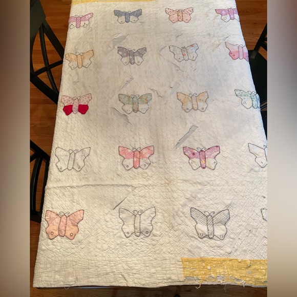 Vintage Appliquéd Butterfly Quilt - Picture 1 of 16